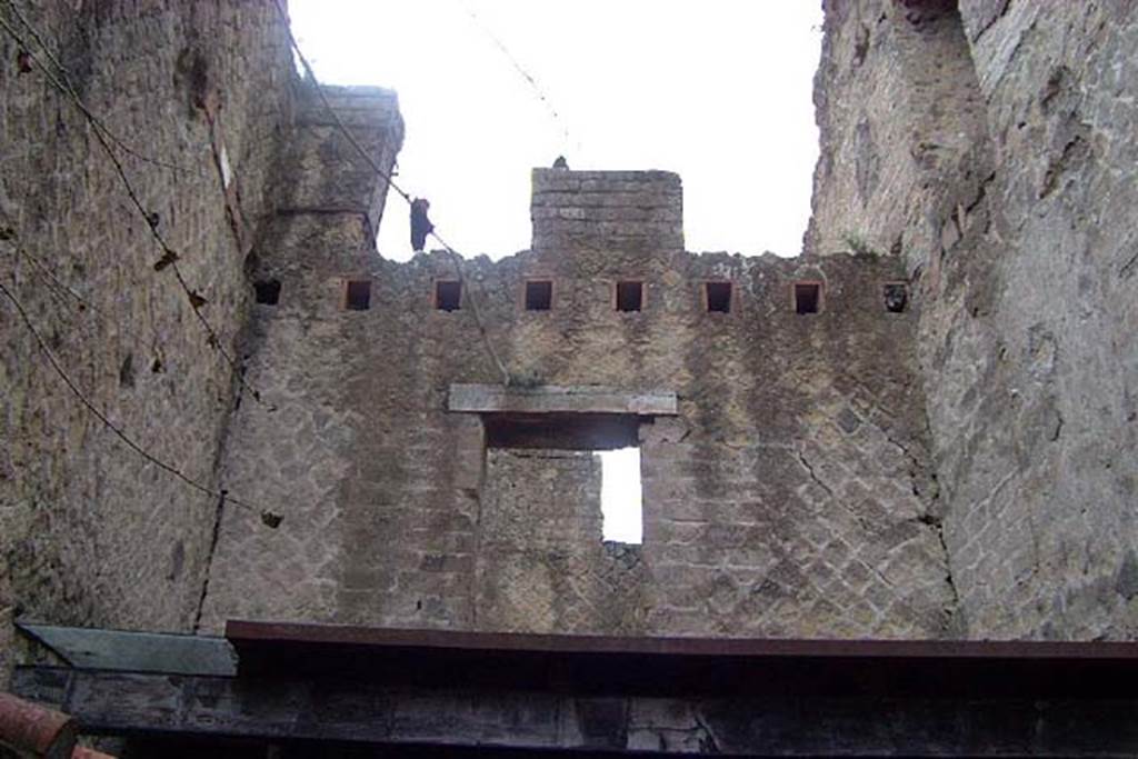 Ins Or II, 9, Herculaneum. January 2002. Looking towards east end of upper floors.
Photo courtesy of Nicolas Monteix.